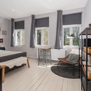 Spacious Guest Near Historic Market - 5 Min Walk Pensión